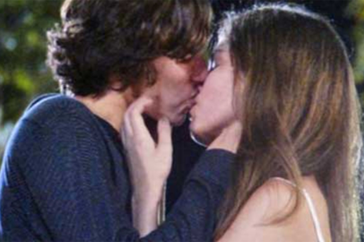 Bianca dá beijão de cinema em Henrique