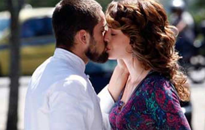 Vicente beija Cristina na boca