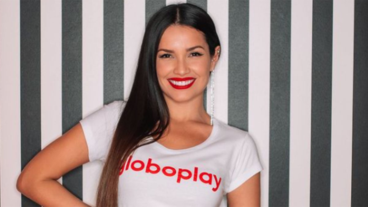 Juliette com camiseta da Globoplay