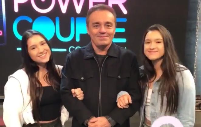 Gugu Liberato com as filhas Marina e Sofia, durante visita das filhas no Power Couple