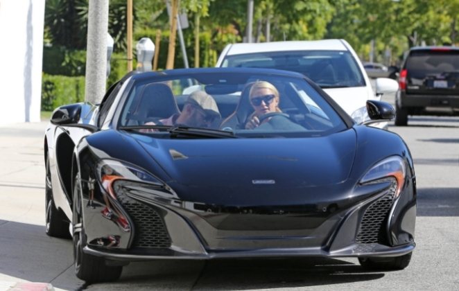 Paris Hilton em sua SLR McLaren