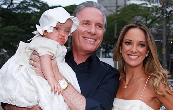 Roberto Justus e Ticiane Pinheiro com a filha Rafaella quando ela era pequena