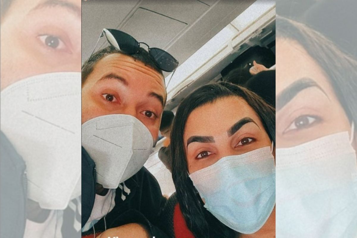 Selfie de Gil do Vigor e Pepita em avião