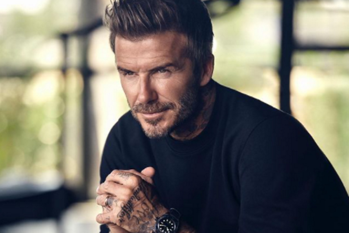 David Beckham de blusa preta