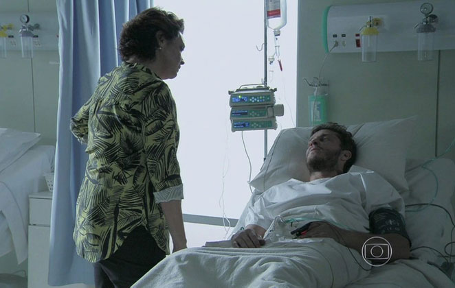 Beatriz visita Leonardo no hospital em "Império"