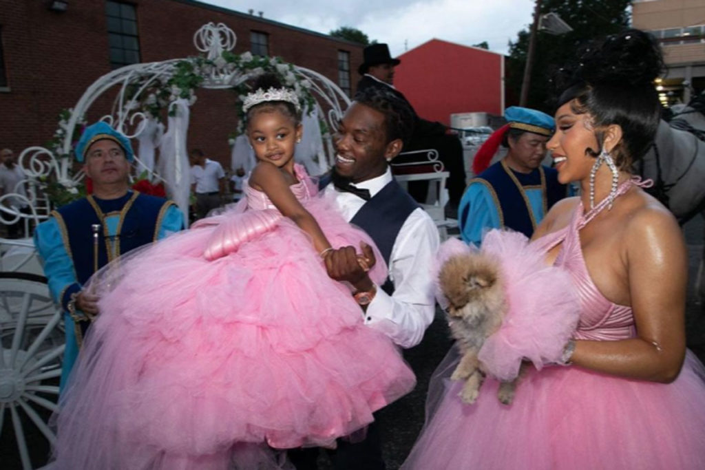 Foto de Cardi B com a filha e Offset