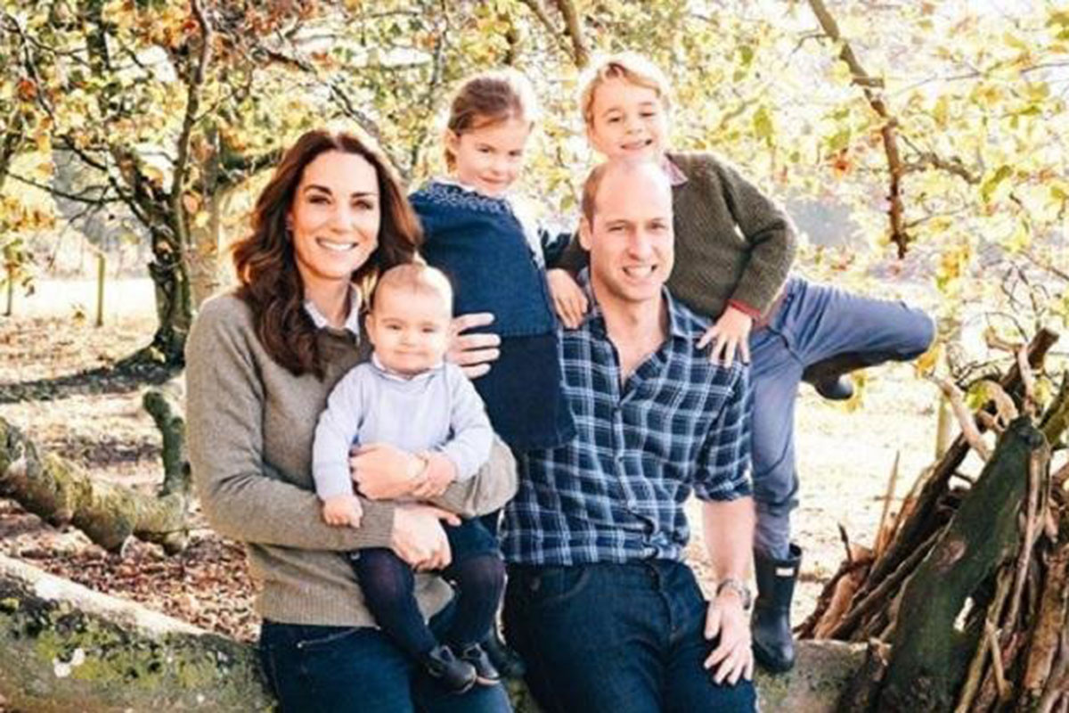 Kate Middleton e Príncipe William com os filhos George, Charlotte e Louis