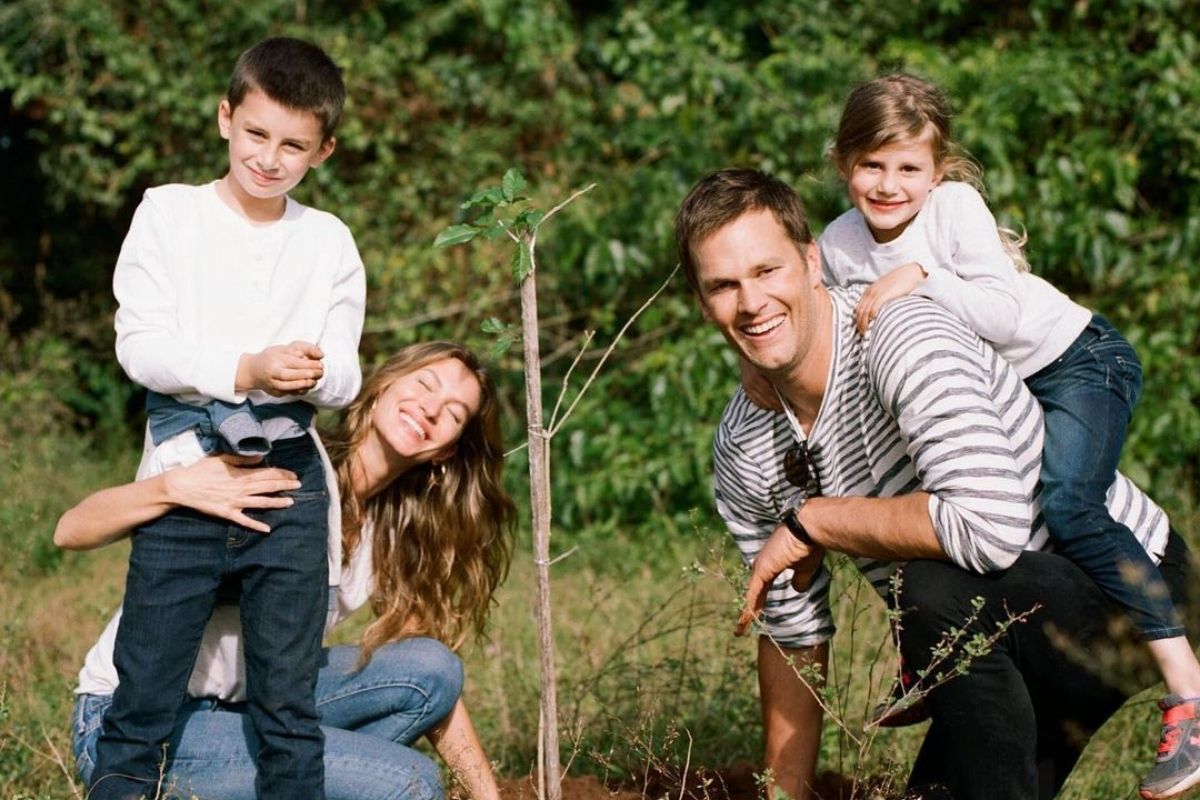 Foto de Gisele Bündchen com Tom Brady e os filhos
