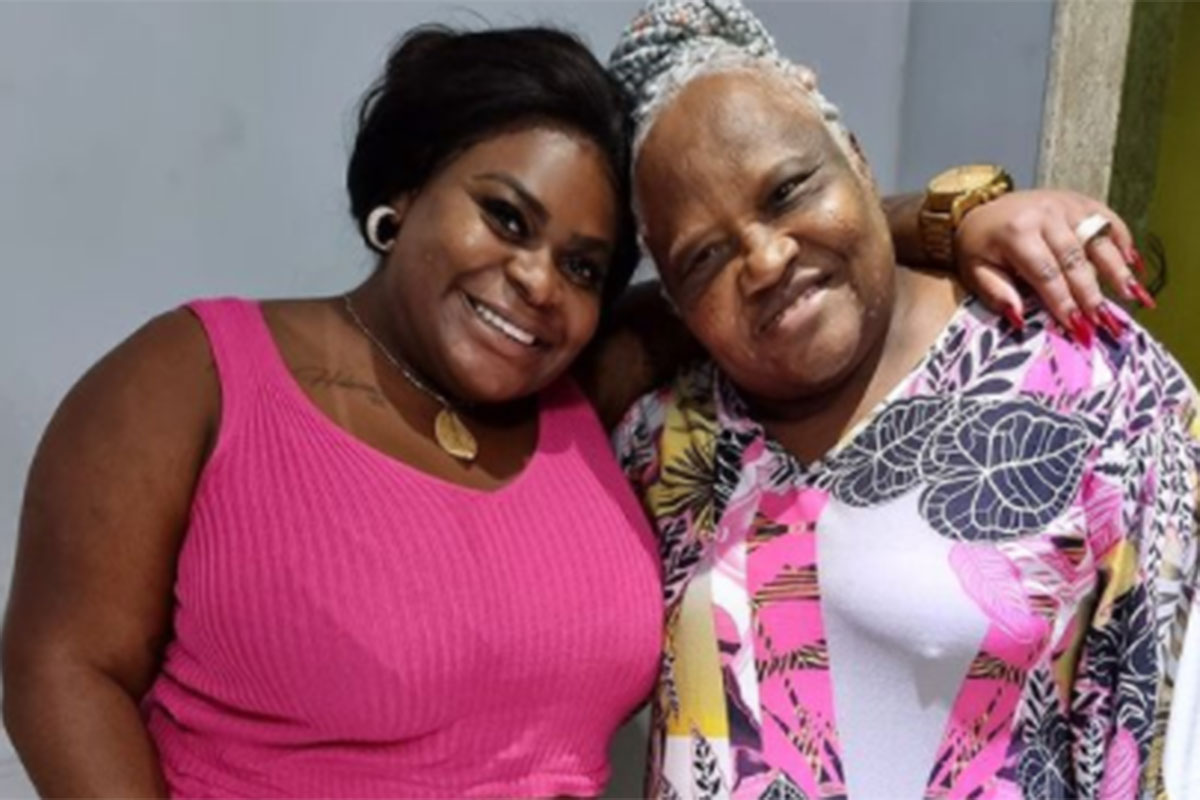 Jojo Todynho abraça a avó Rita Menezes