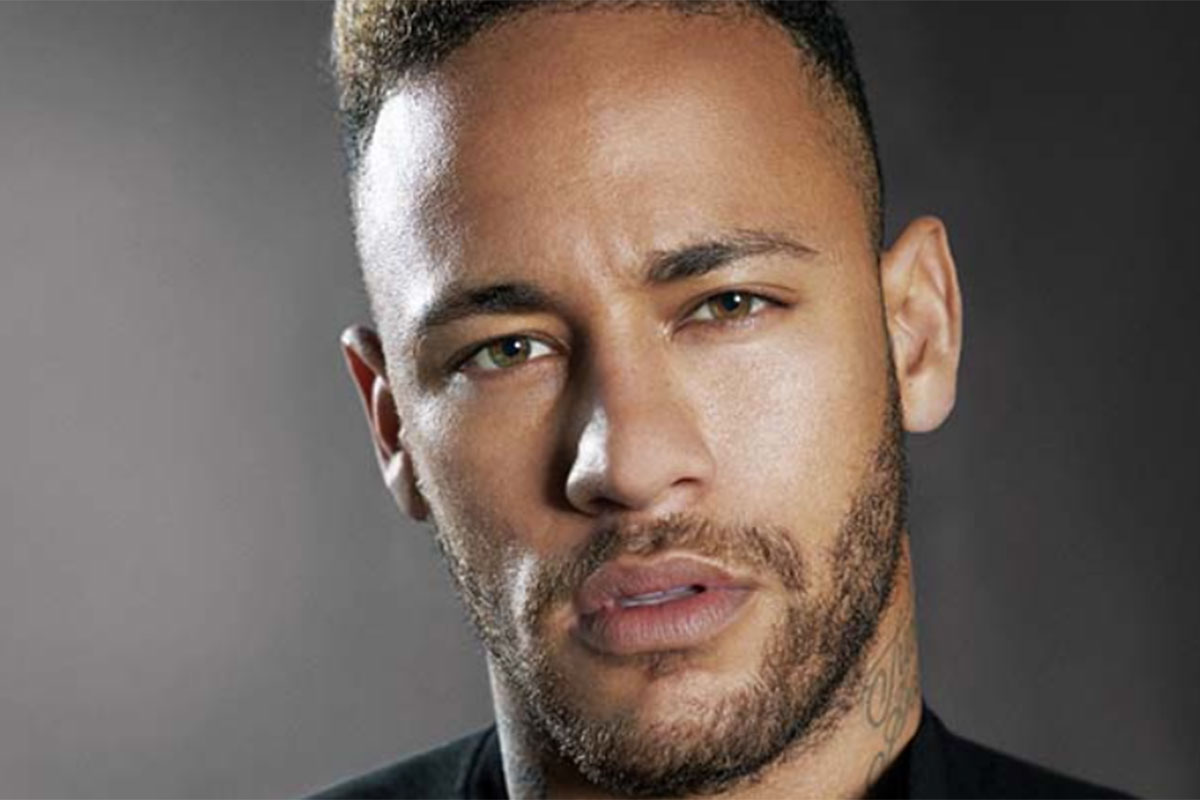 Neymar faz cara de sexy