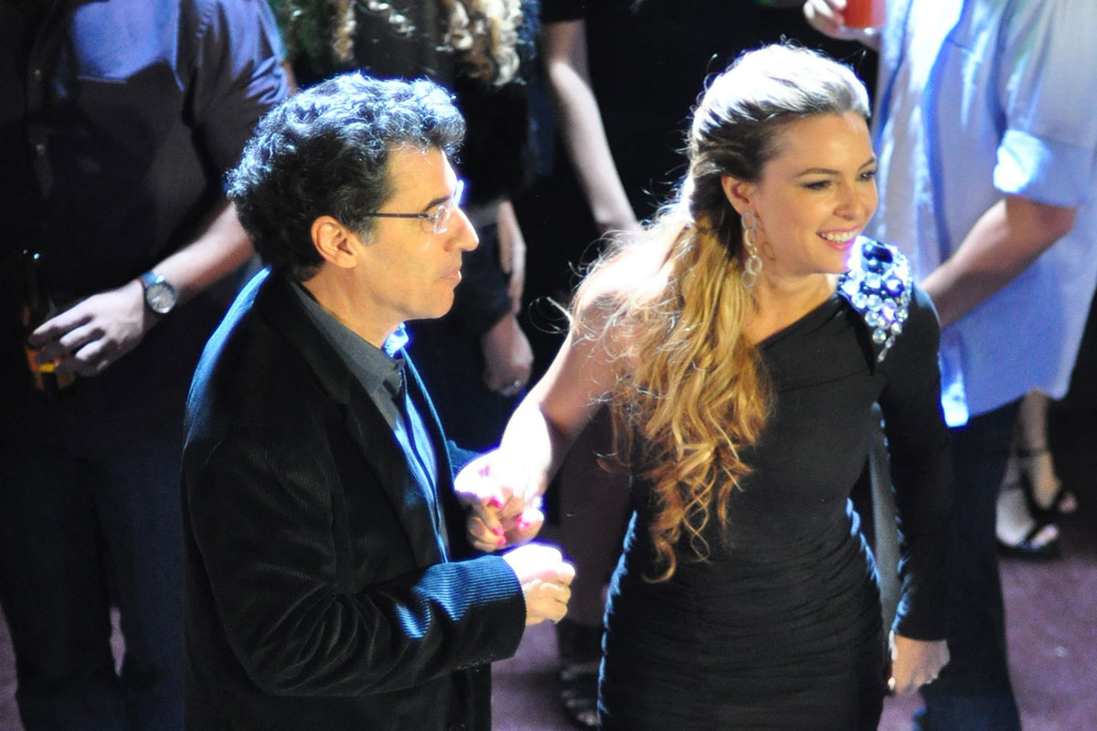 Paulo Betti e Regiane Alves em cena de A Vida da Gente