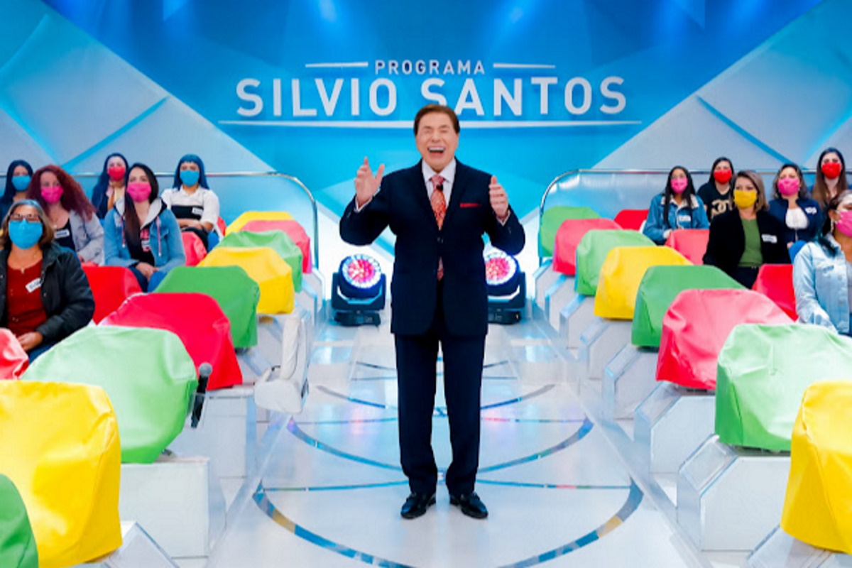 Silvio Santos em estudio com auditorio