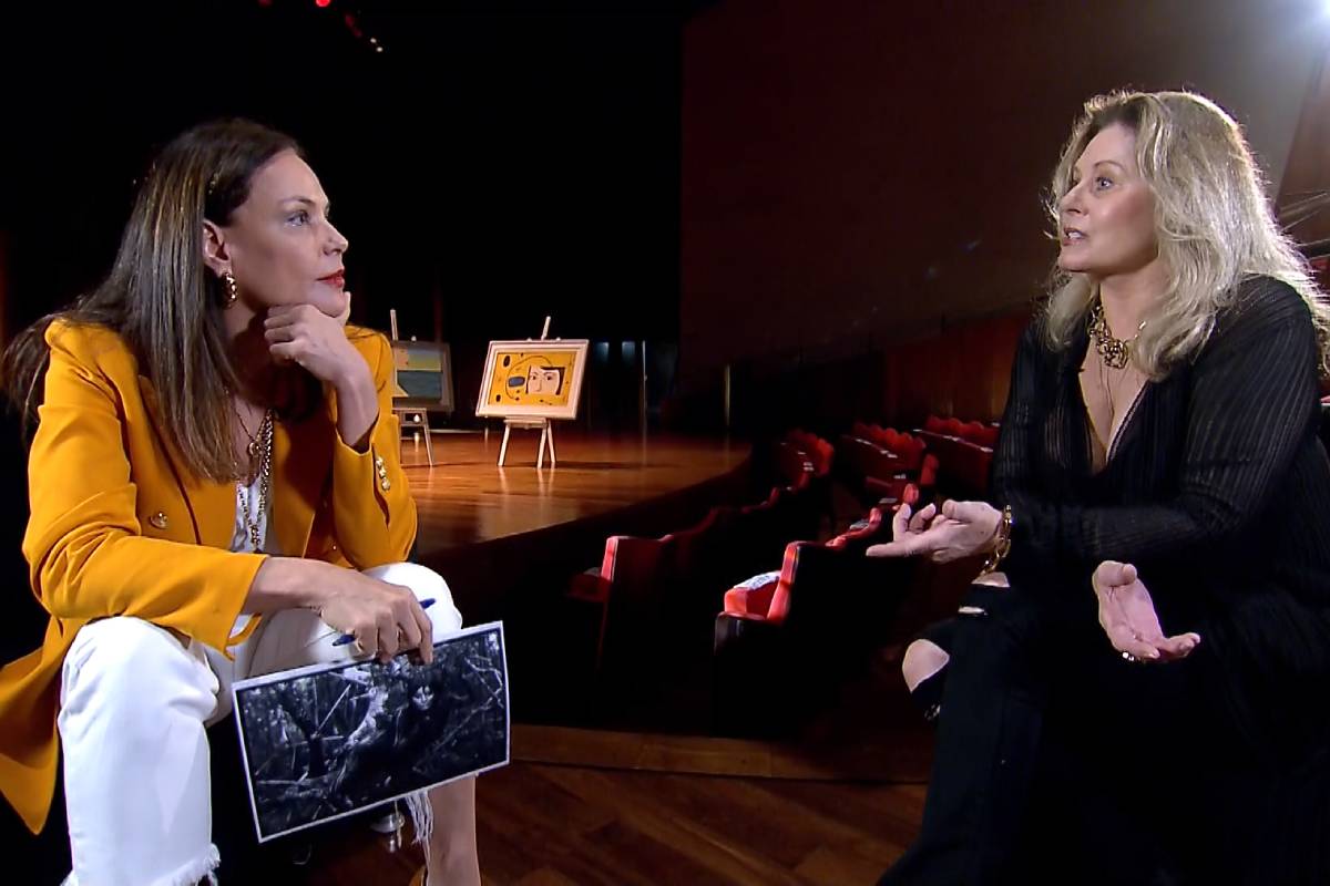 Vera Fischer ao lado de Carolina Ferraz durante entrevista