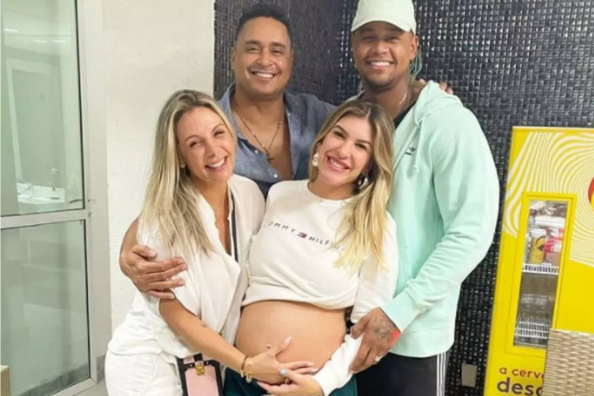 Carla Perez Xanndy Lorena Improta e Leo Santana posados