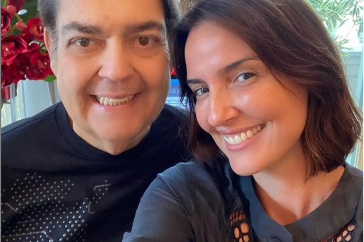 Faustao e Luciana Cardoso sorrindo