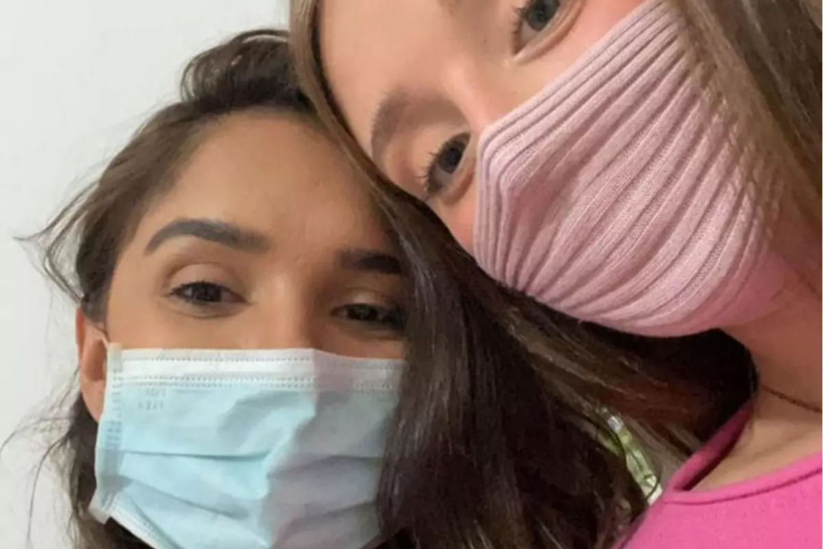 Gizelly Bicalho e Duda Reis posadas