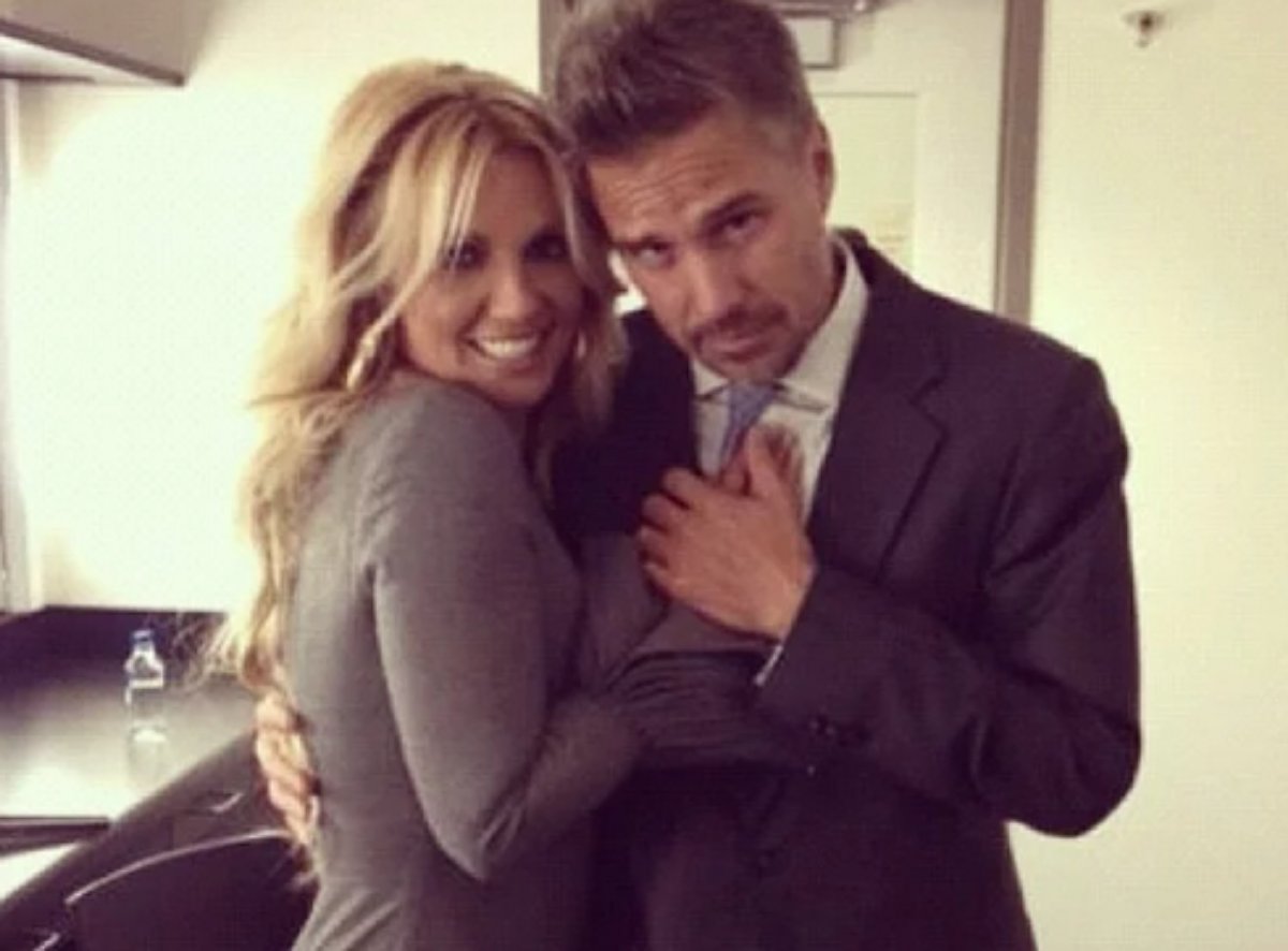 Britney Spears posa com o ex-noivo Jason Trawick em 2012