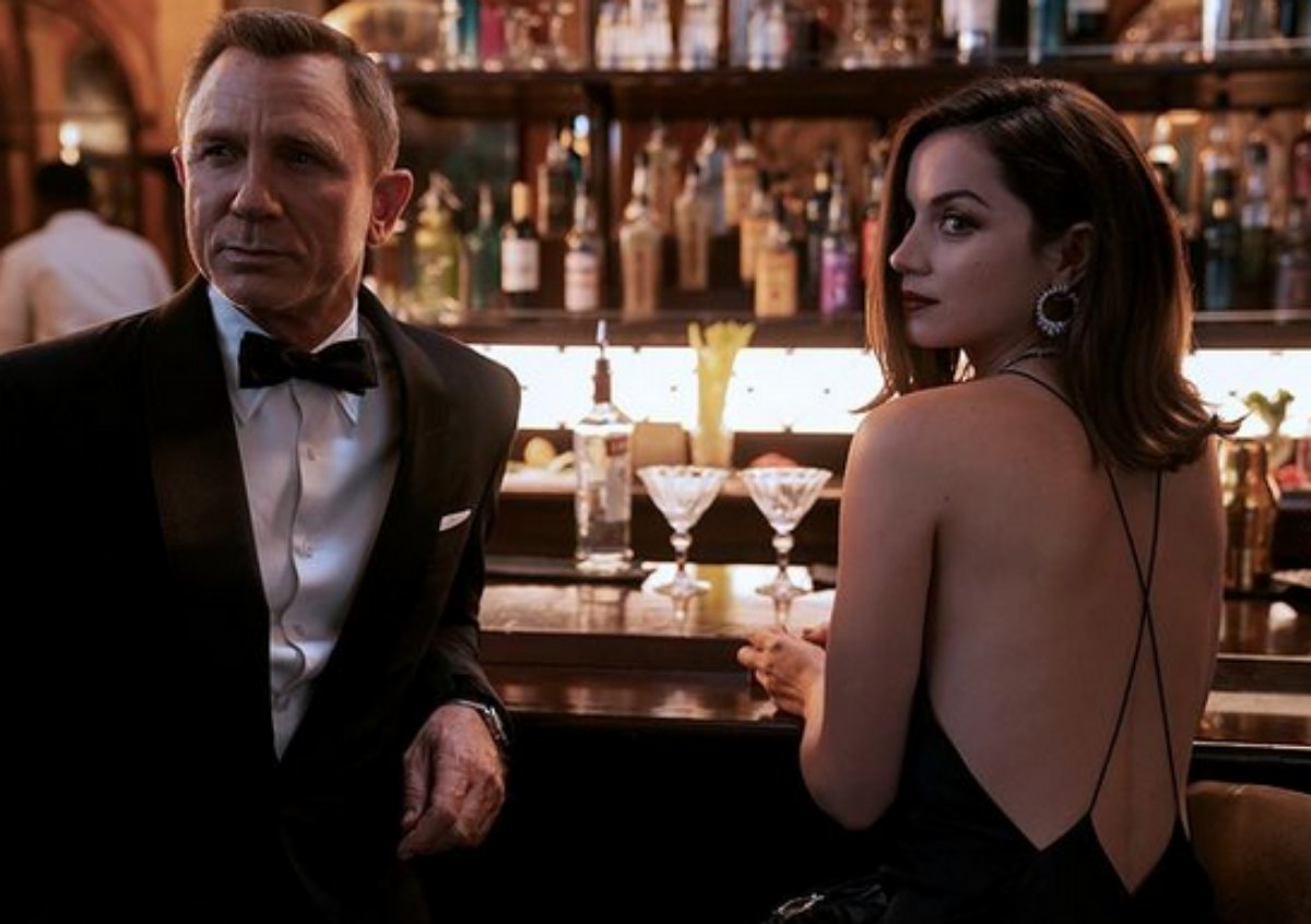 Daniel Craig e Ana de Armas em cena de James Bond
