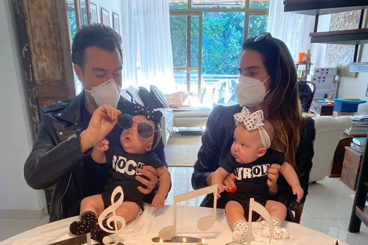 Joaquim Lopes e Marcella Fogaça celebram cinco meses das gêmeas
