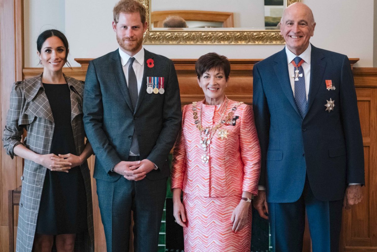 Meghan Markle e Príncipe Harry durante visita a Nova Zelândia com a governadora geral Patsy Reddy
