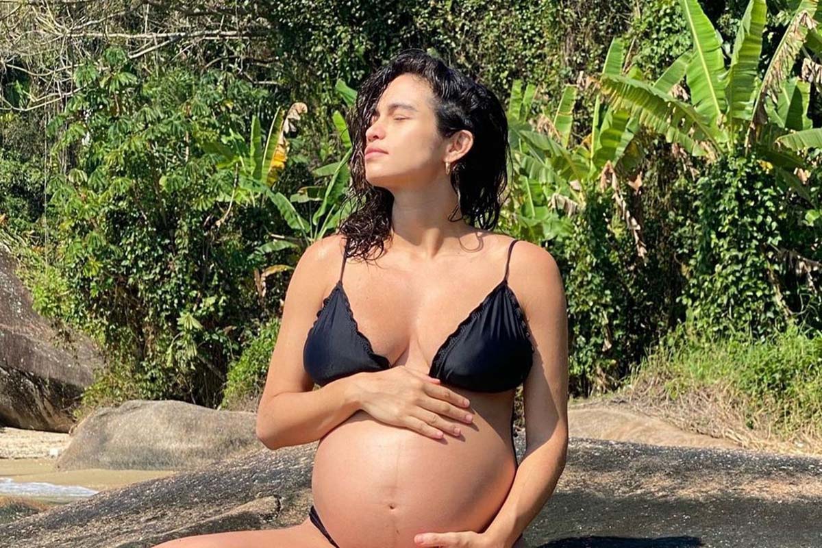 Nanda Costa exibe o barrigão de grávida