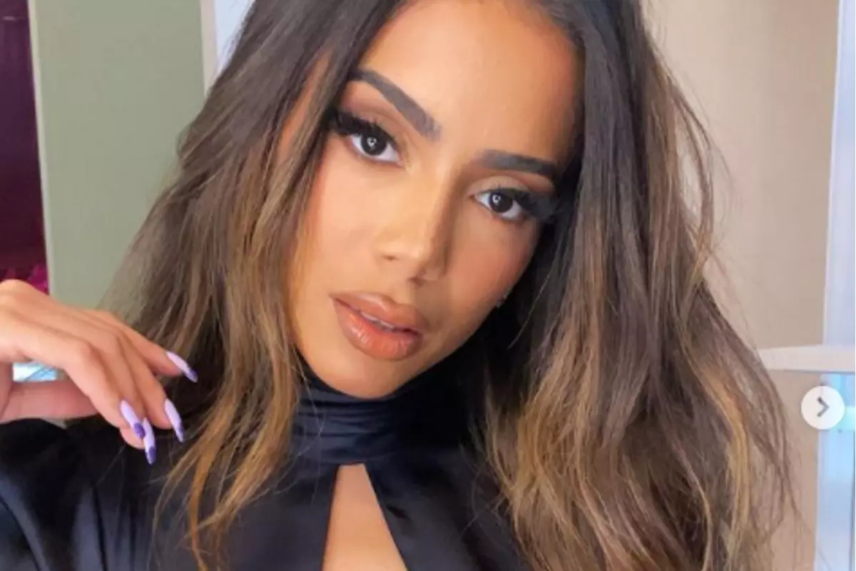 Anitta selfie