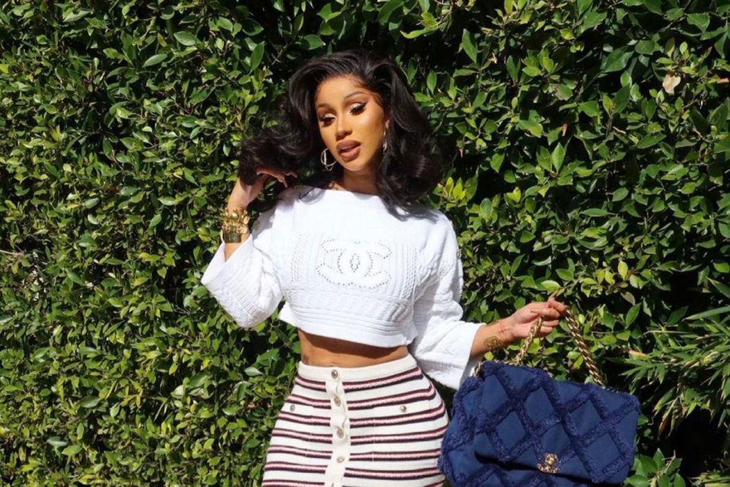 Cardi B Posa Com O Marido E Mostra Barrigão De Gravidez