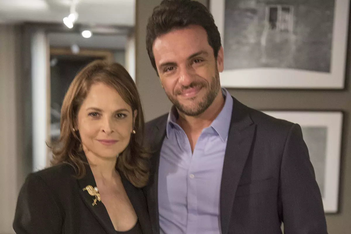 Drica Moraes e Rodrigo Lombardi em Verdades Secretas