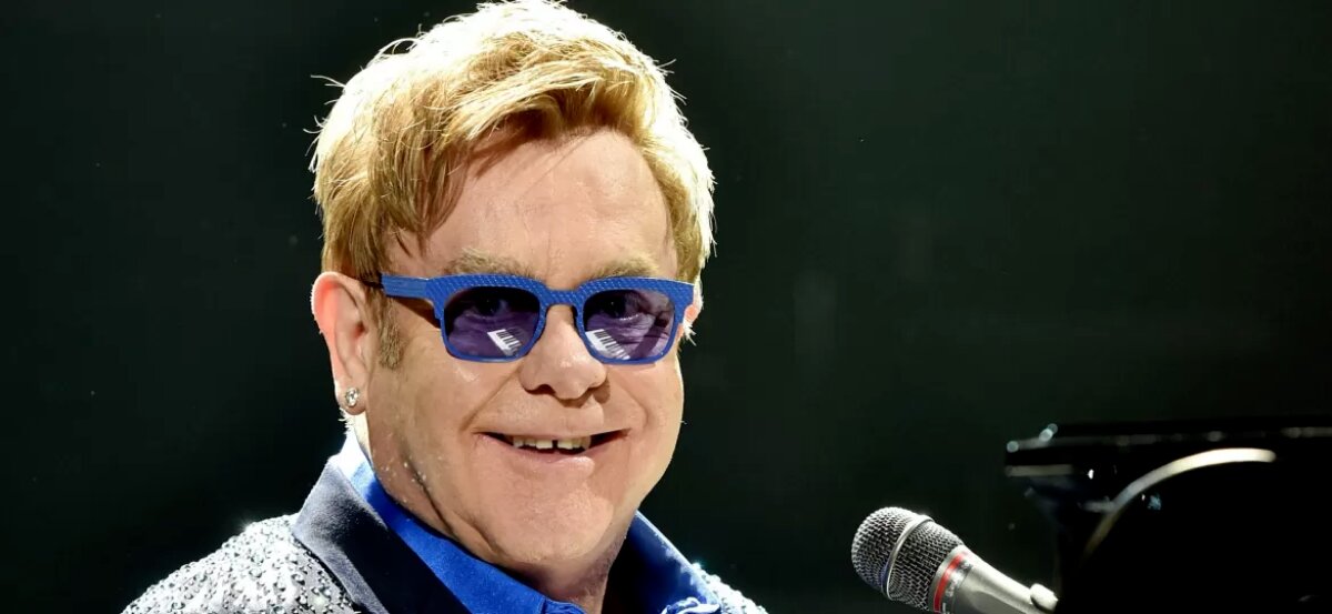 Com dores no quadril após queda, Elton John adia turnê