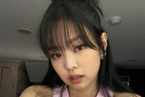 Jennie, do BLACKPINK, em selfie durante ensaio