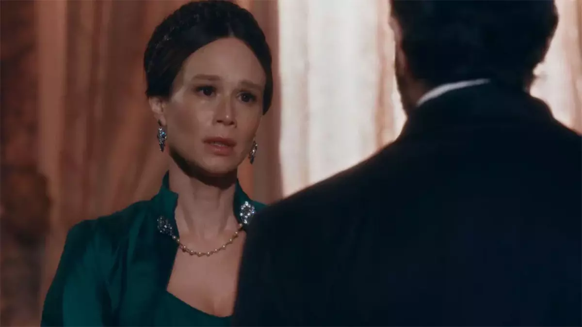 Luísa termina com Pedro, depois de ver beijo entre ele e ex-amante em Nos Tempos do Imperador