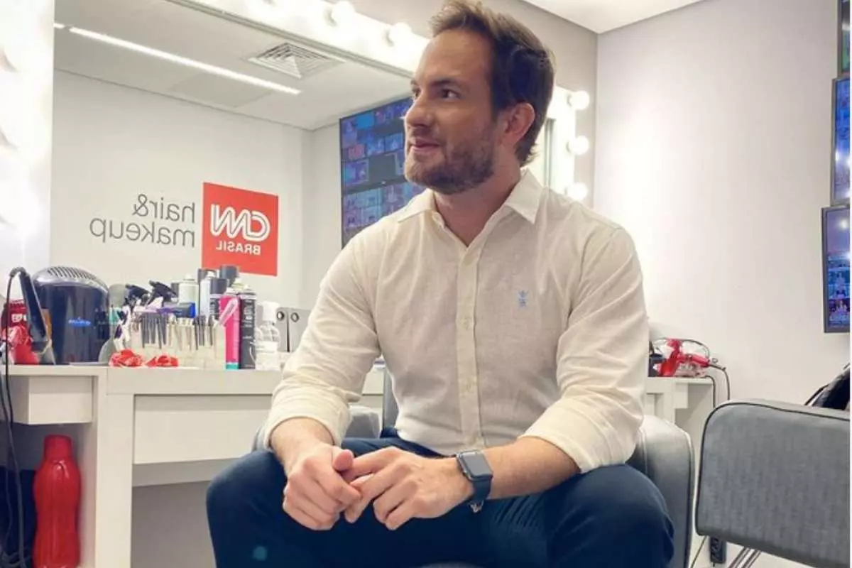 Jornalista da CNN Brasil assume namoro com médico