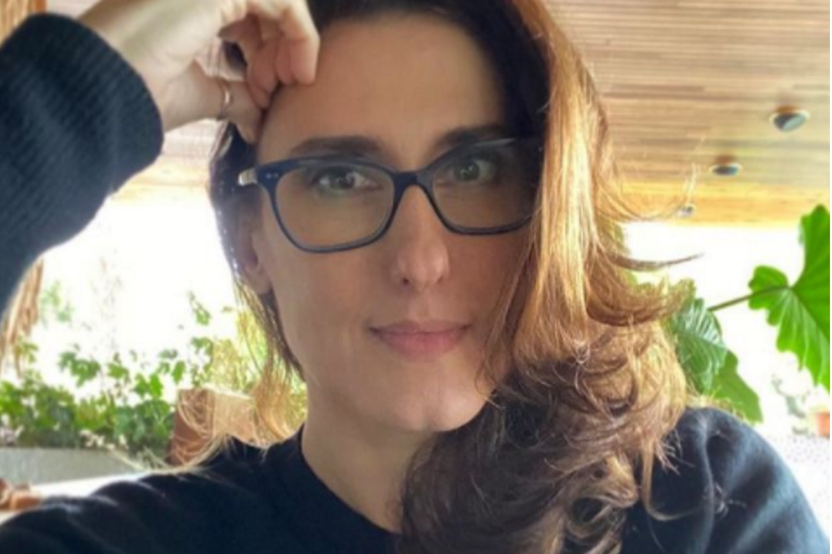Paola Carosella de oculos
