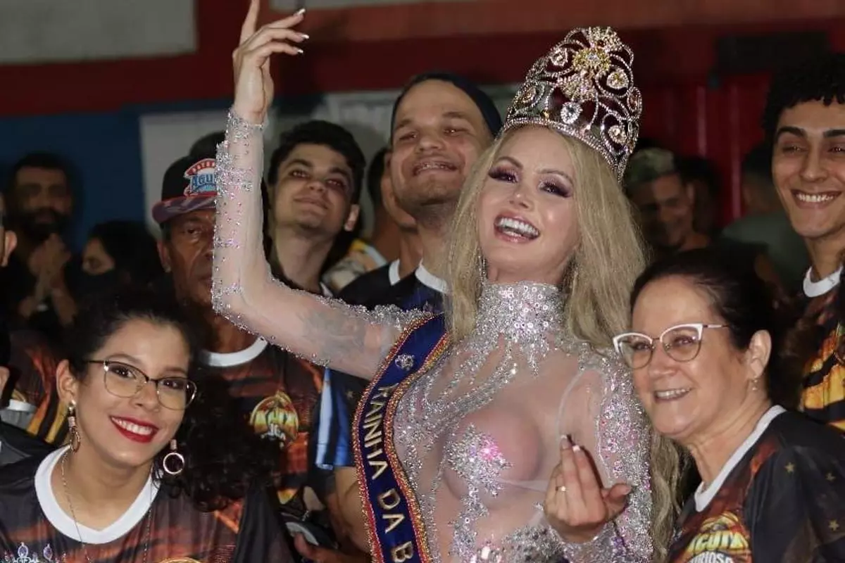 Thalita Zampirolli é coroada rainha de bateria - OFuxico