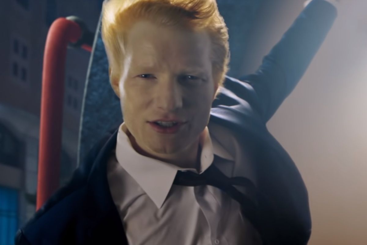 Ed Sheeran no videoclipe do single Shivers