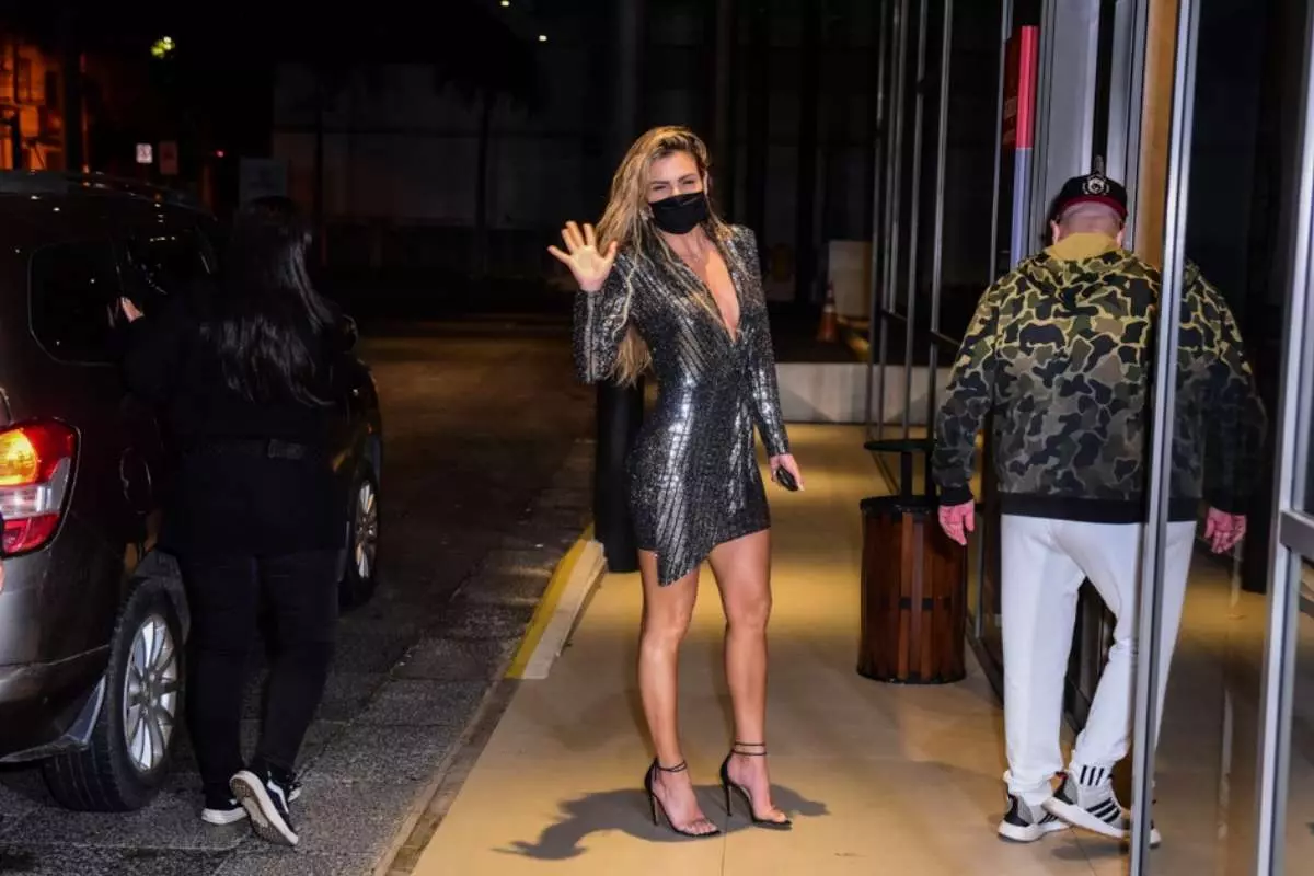 Erika Schneider esbanja simpatia após eliminação