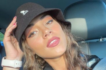 Influenciadora é criticada por fazer ensaio fotográfico em velório do pai