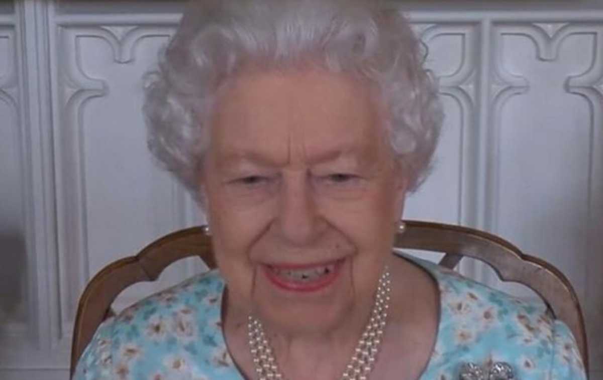 Rainha Elizabeth II em vídeo-conferência