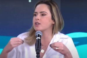 ana paula renault dando entrevista para jovem pan news