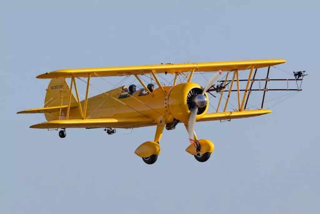 Avião pilotado por Tom Cruise