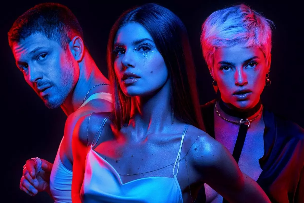 Camila Queiroz, Agatha Moreira e Rômulo Estrela