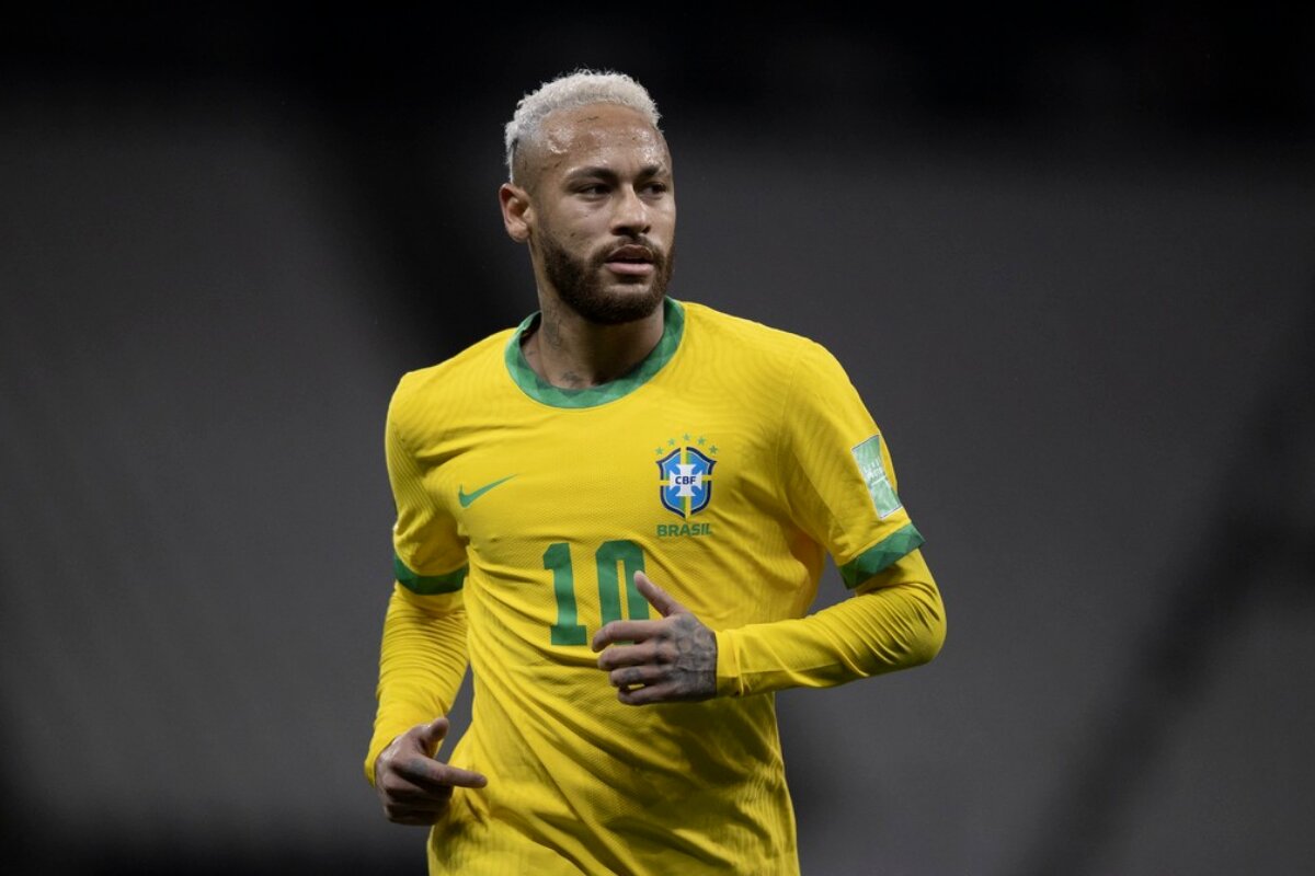 Neymar com uniforme da seleção brasileira
