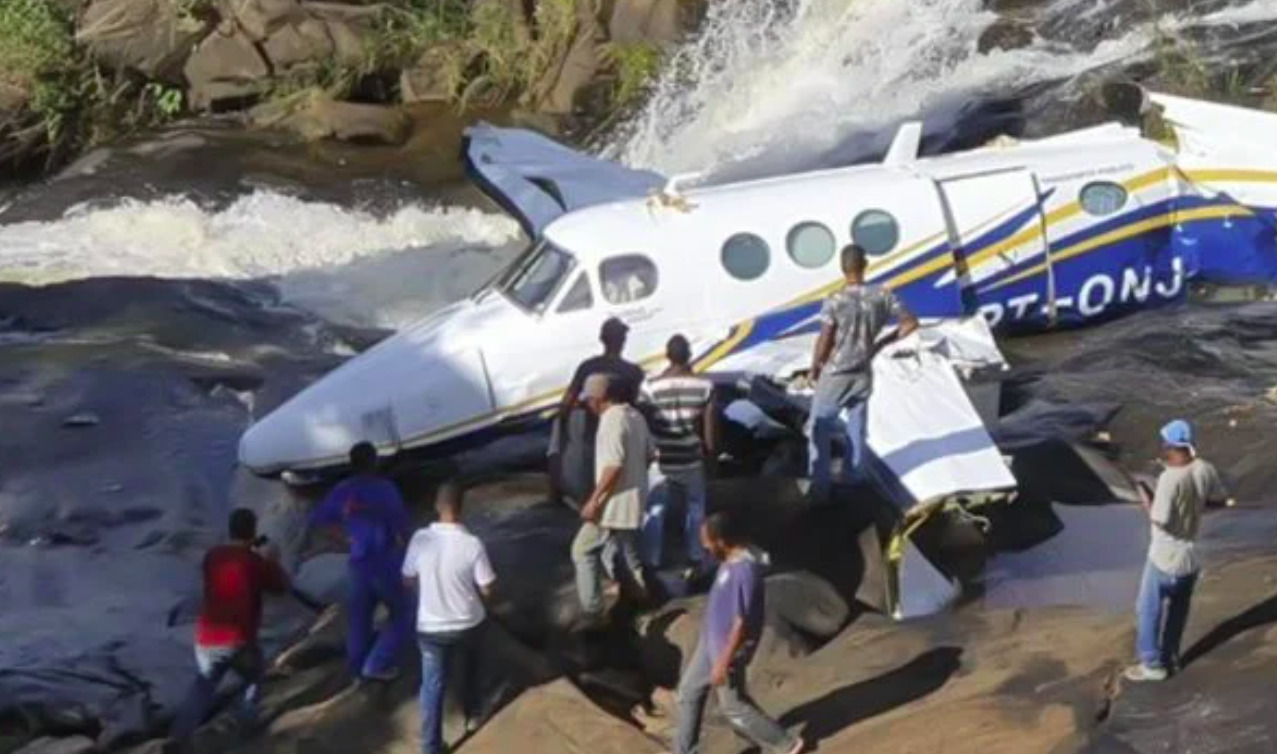 Polícia interditou área em que avião com Marília Mendonça caiu