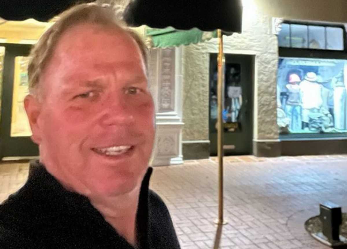 Thomas Markle Jr., selfie no Hotel Santa Barbara