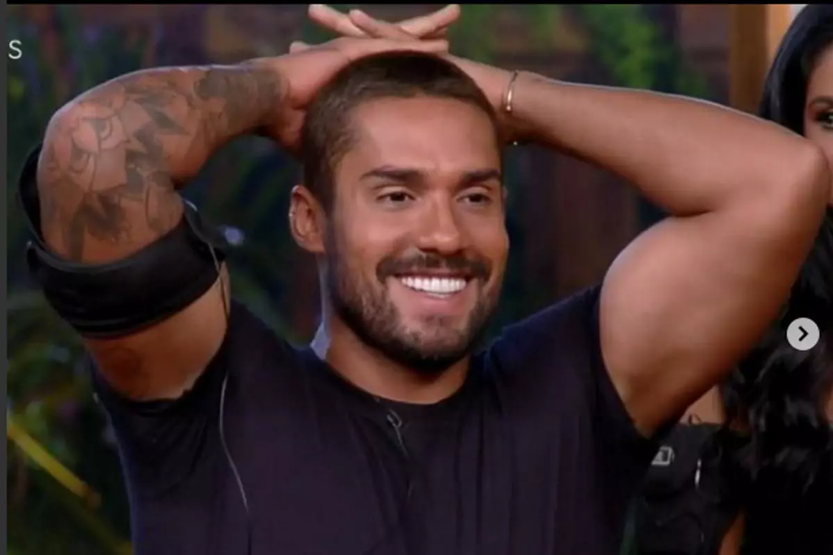 Bil araujo rindo