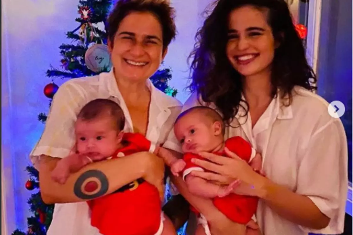 Lan Lhan e Nanda Costa com as gêmeas