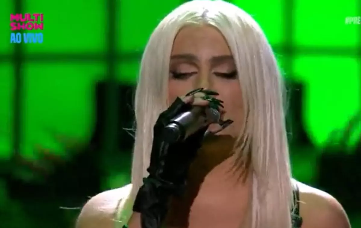 Luisa Sonza no palco do Premio Multishow