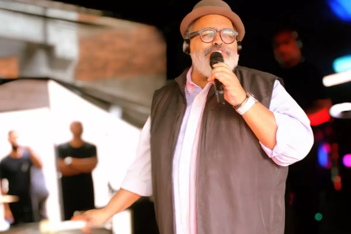 jorge aragão cantando
