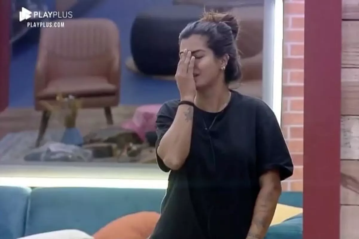 Marina Ferrari chorando