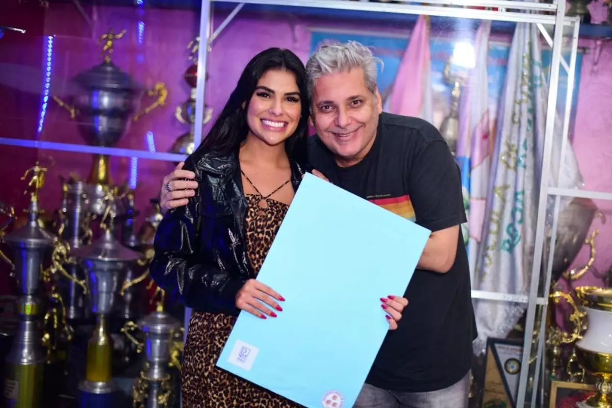 Munik Nunes troca de escola no Carnaval de SP. Entenda!